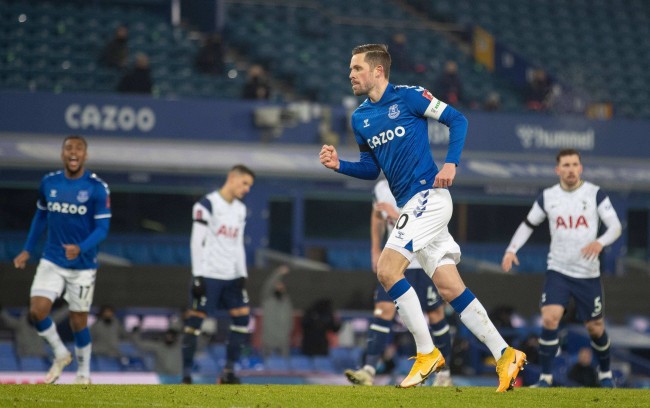 在众多球迷 在众多球迷